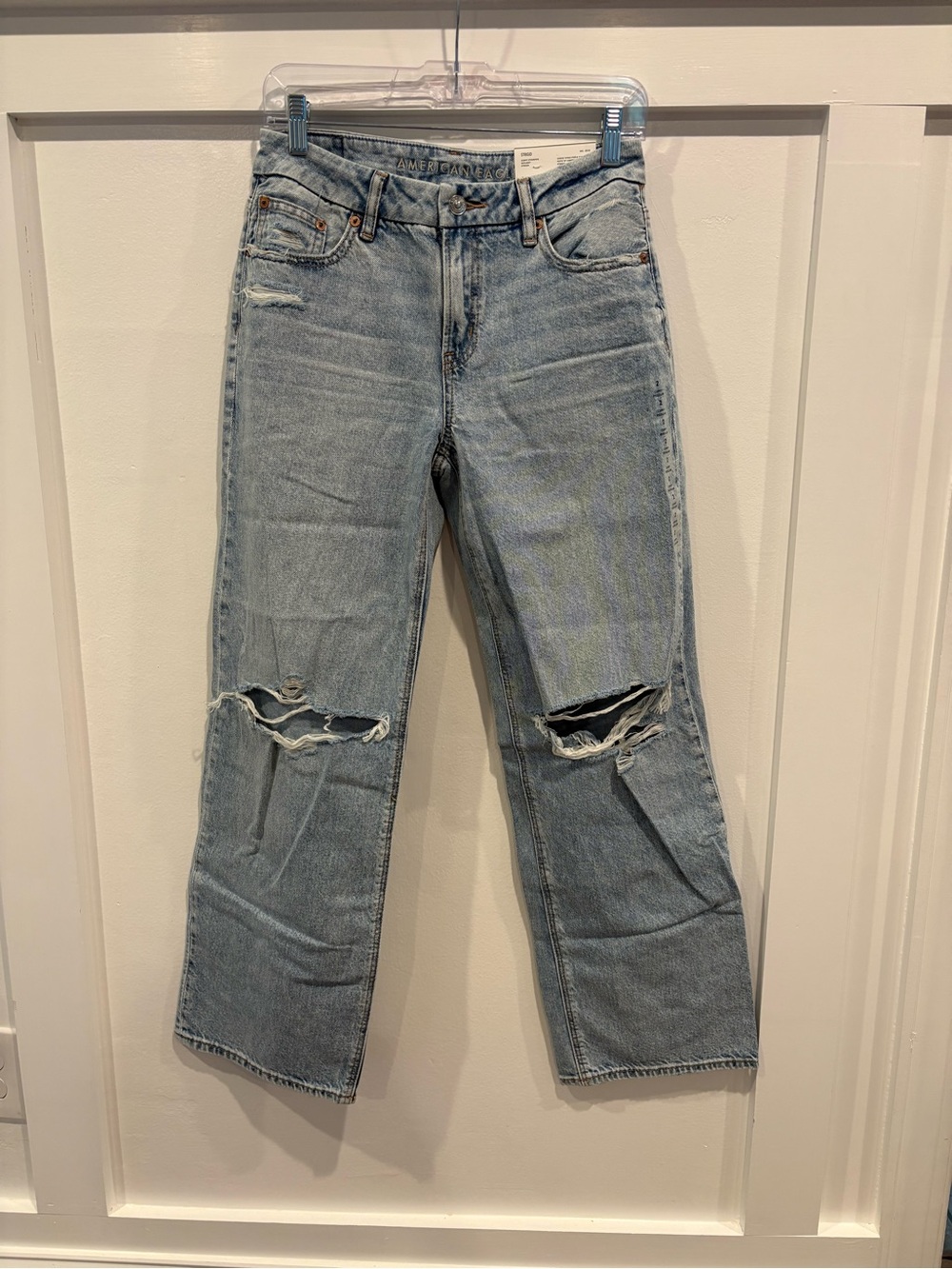 American Eagle Outfitters Light Wash Distressed Straight-Leg Jeans. Curvy